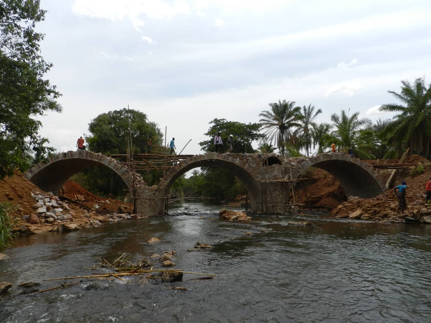 The three Nyamihanga arches during construction, masonry rising over the timber centering